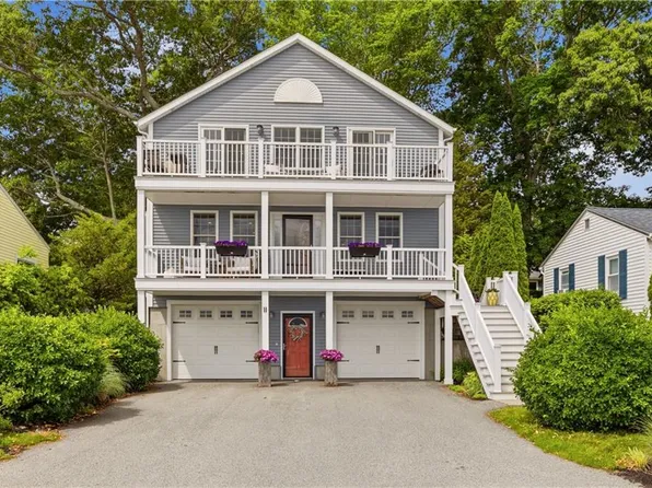 11 King Philip Ave, Bristol, RI 02809