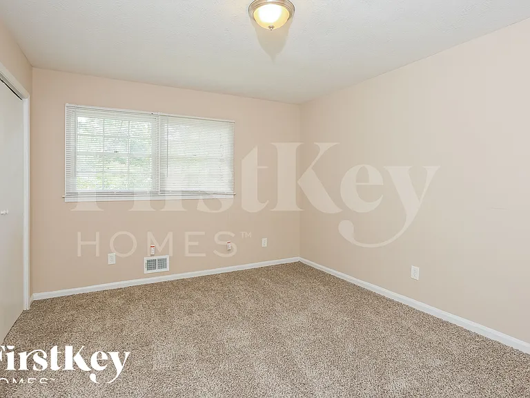 1348 Yates Ave — Photo 15