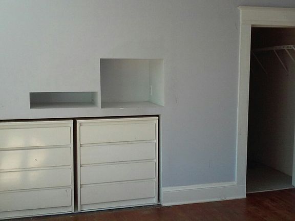 Master bdr. & walk-in closet