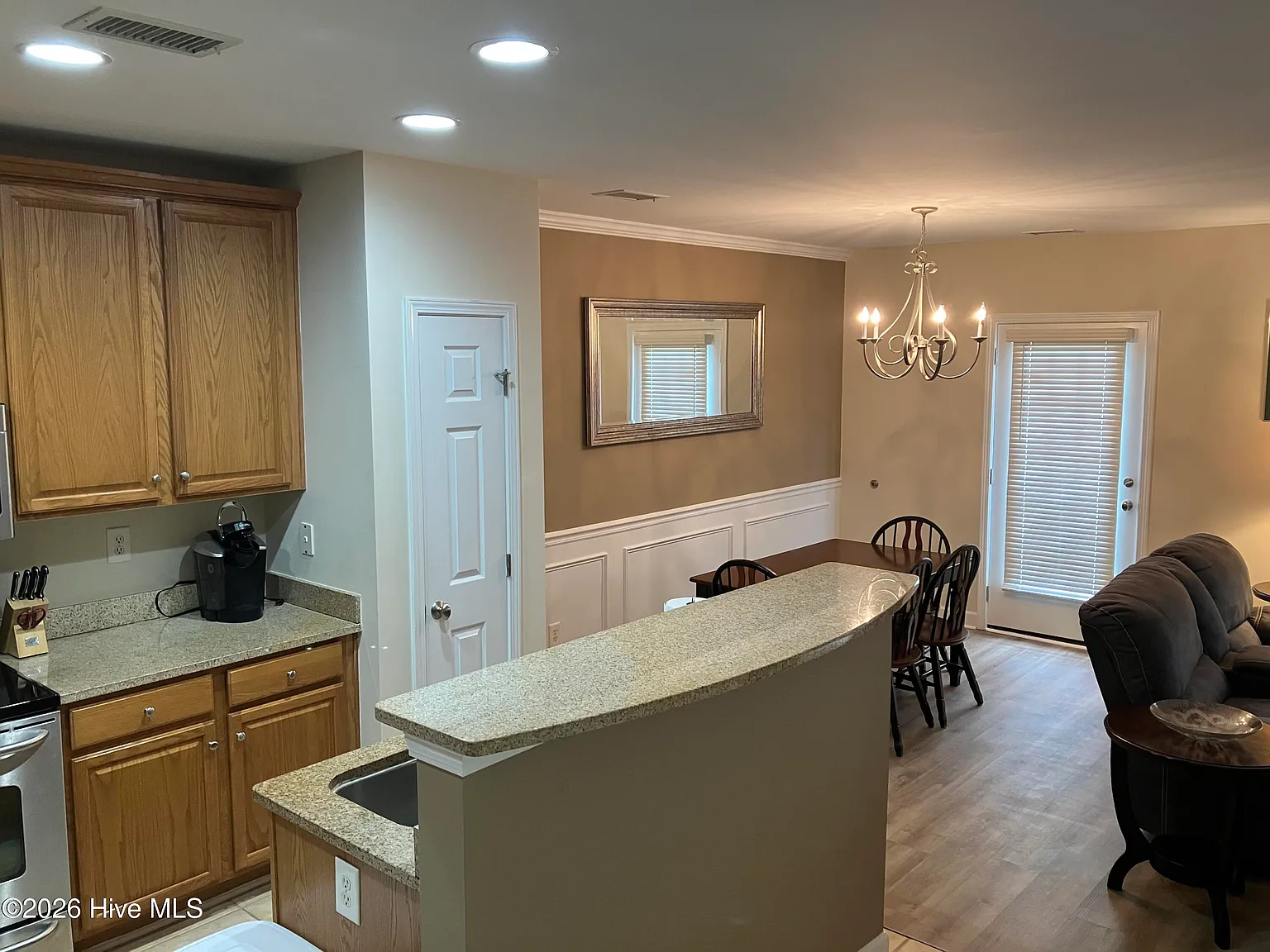 3 bed, 2.5 bath, $2,400 — Photo 4