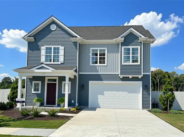 2033 Charwood Dr, Chesapeake, VA 23320