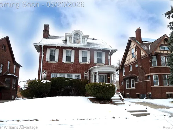 36 Louise St, Highland Park, MI 48203