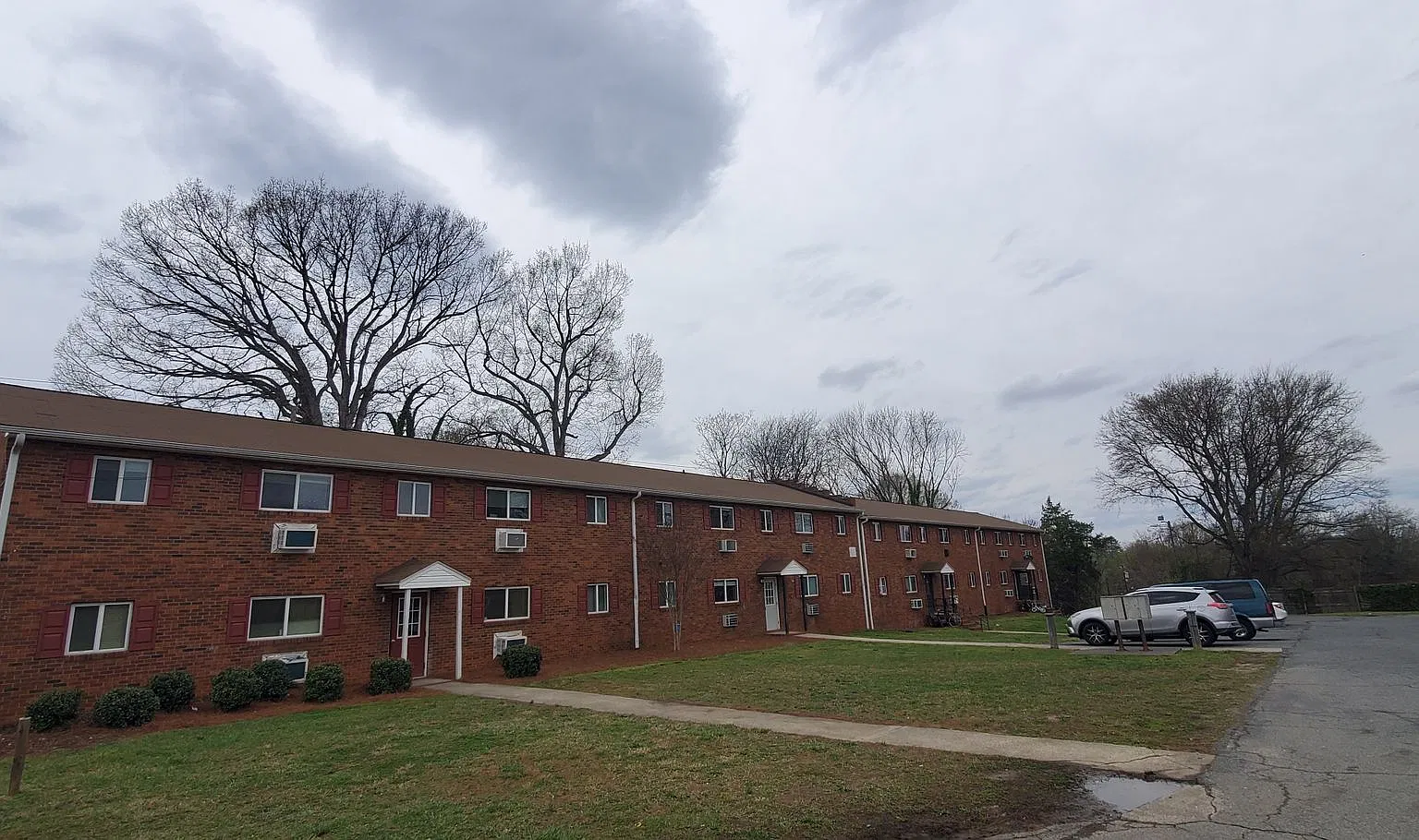 725 Akron Dr — Photo 1