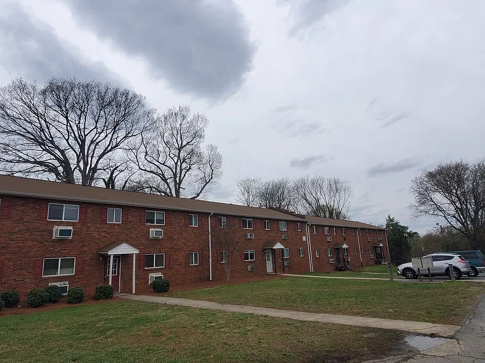 725 Akron Dr #H