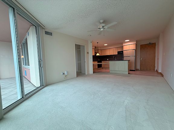 5th image of 801 S King St APT 2605