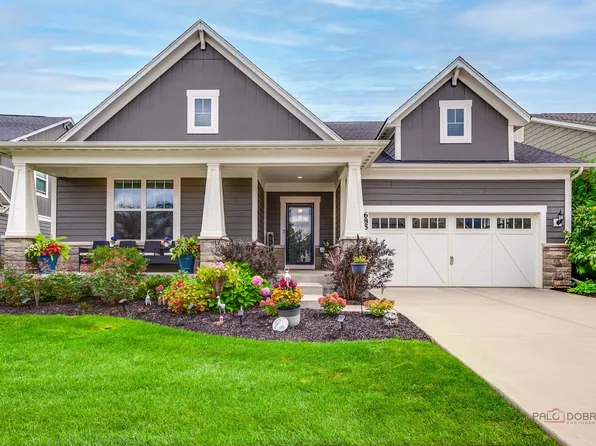 685 Insull Dr, Vernon Hills, IL 60061
