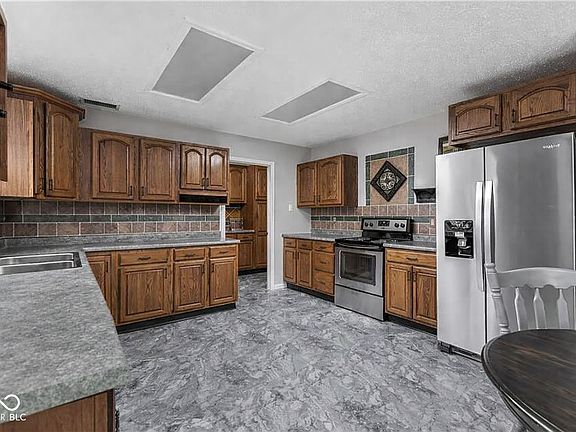 3rd image of 6607 Sonesta Dr