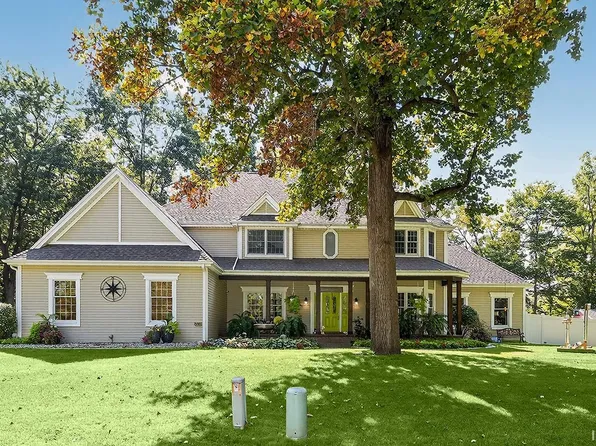 23430 Bluff Crest Dr, Elkhart, IN 46516