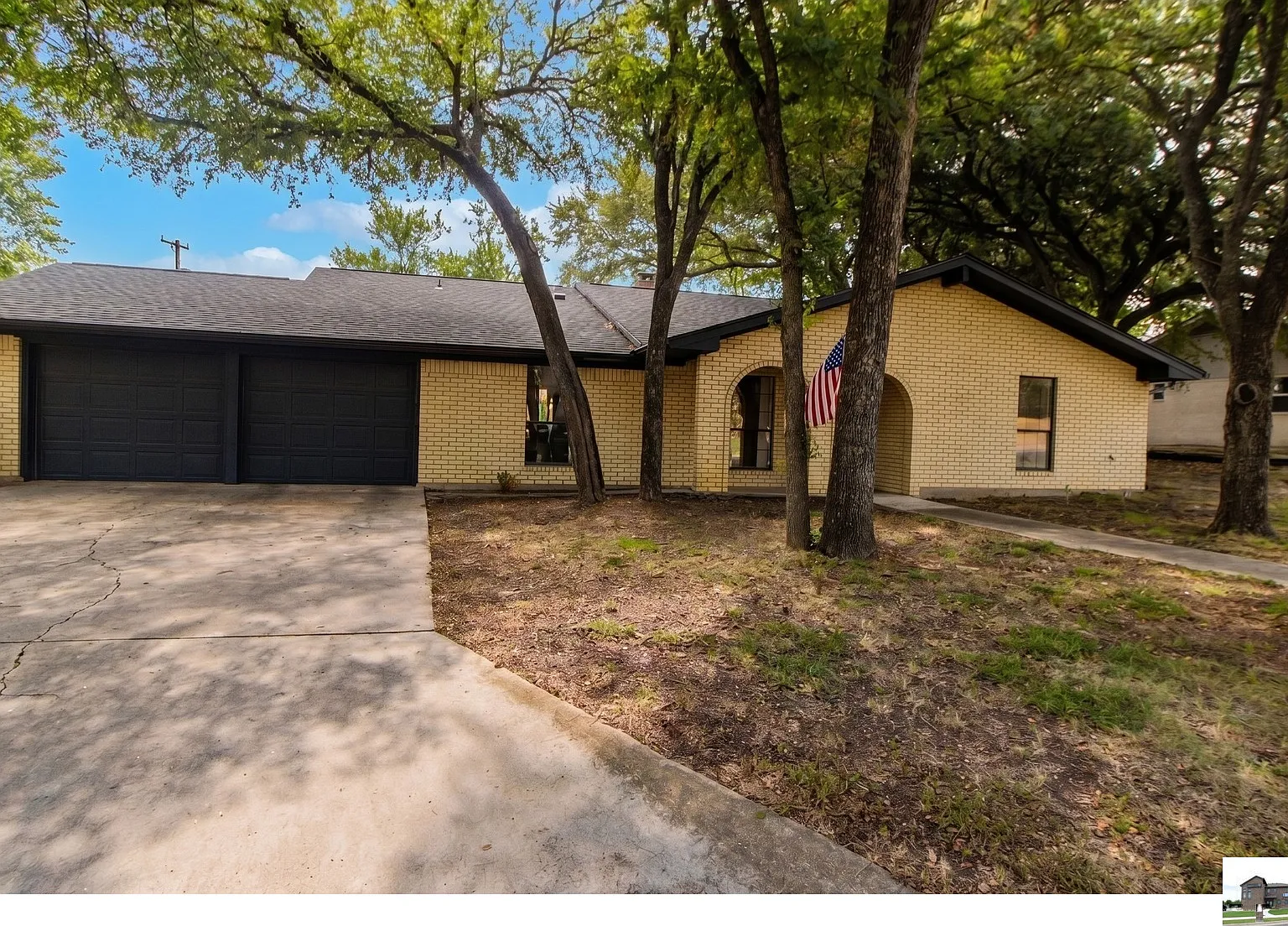 3 bed, 2.5 bath, 1943 sqft, $1,850 — Photo 1