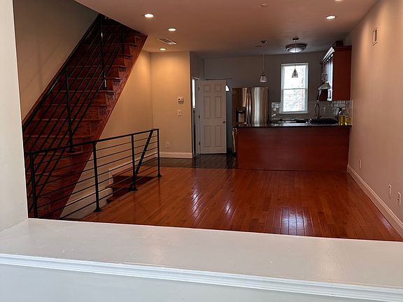 3rd image of 5751 N Woodstock St