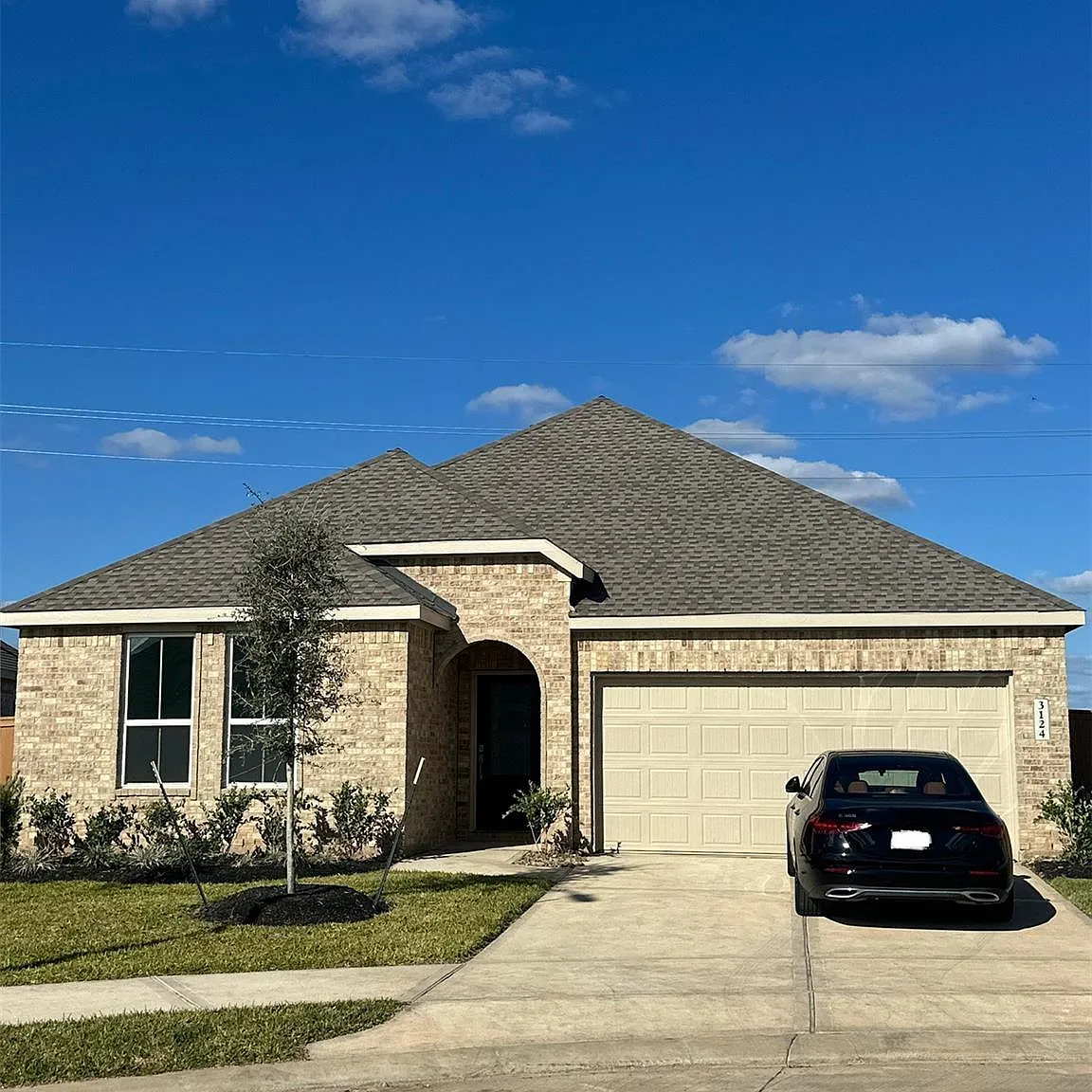 4 bed, 2.0 bath, 2060 sqft, $2,800 — Photo 1