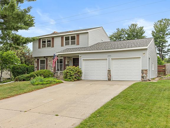 3rd image of 1365 Marwood Dr SE