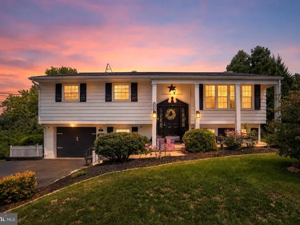 101 Oak Dr, Camp Hill, PA 17011