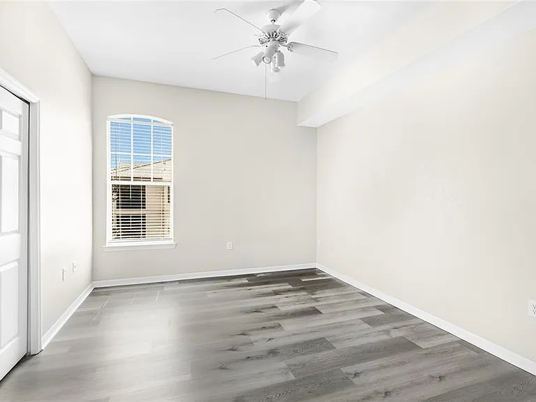 5160 Northridge Rd #301 — Photo 20