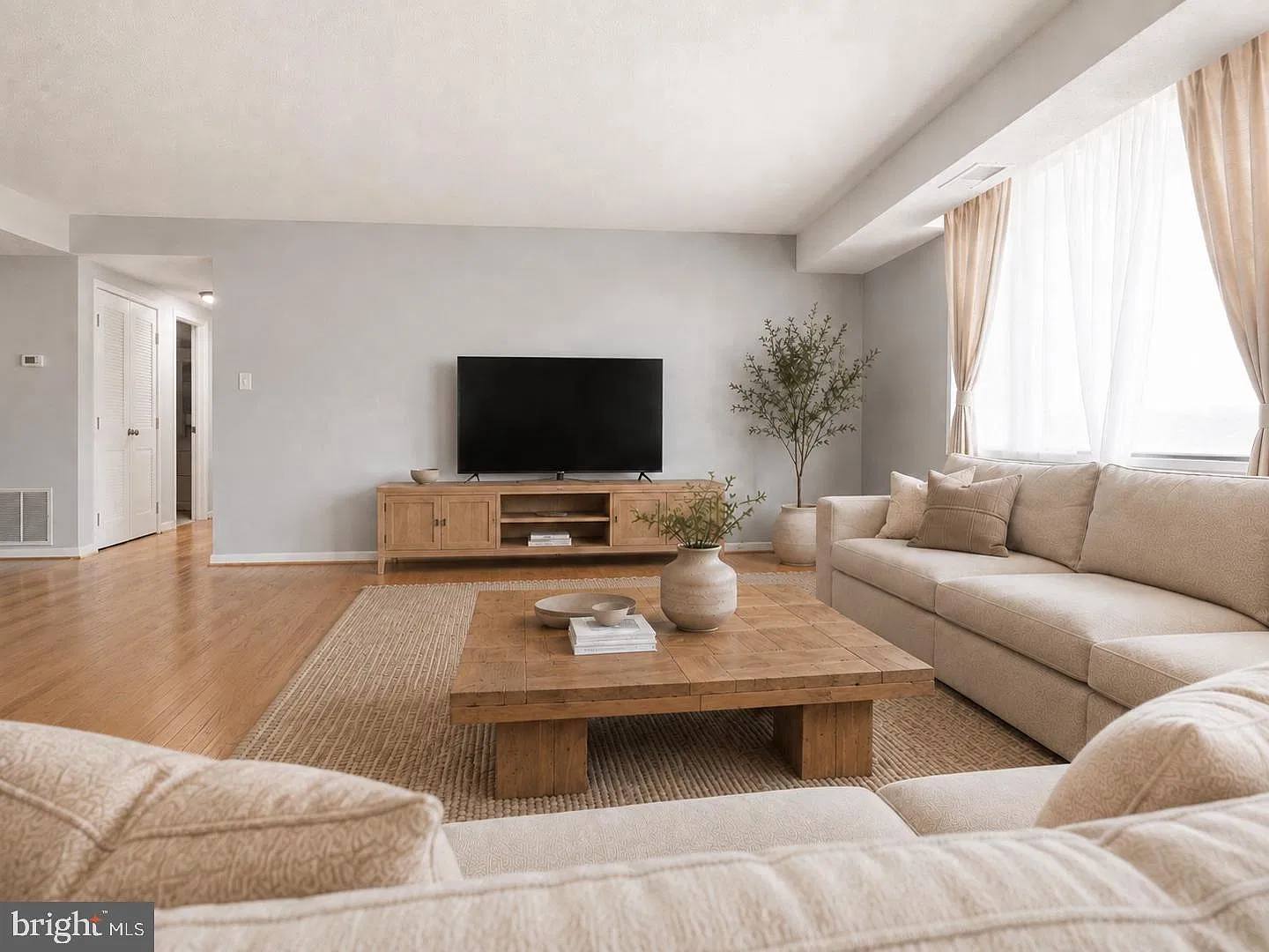Skyline House Condo — Photo 4