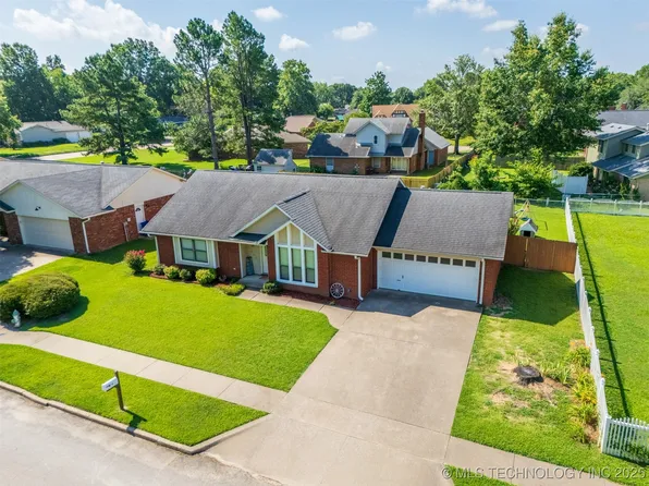 204 Magnolia Ave, Pryor, OK 74361