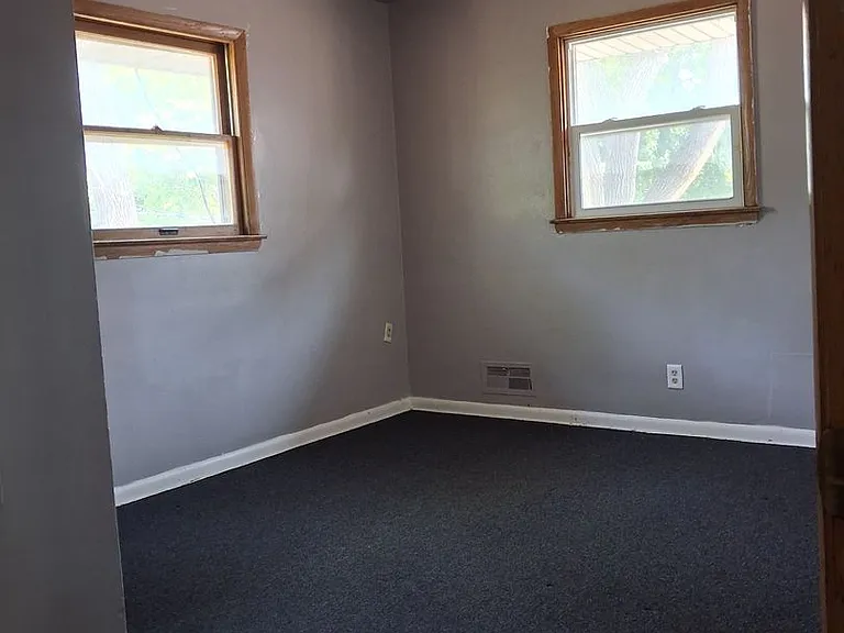 7106 W Congress St — Photo 12