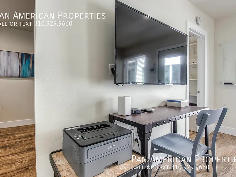 711 E 6th St #5 — Photo 21