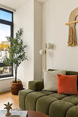 Living room, photo 2