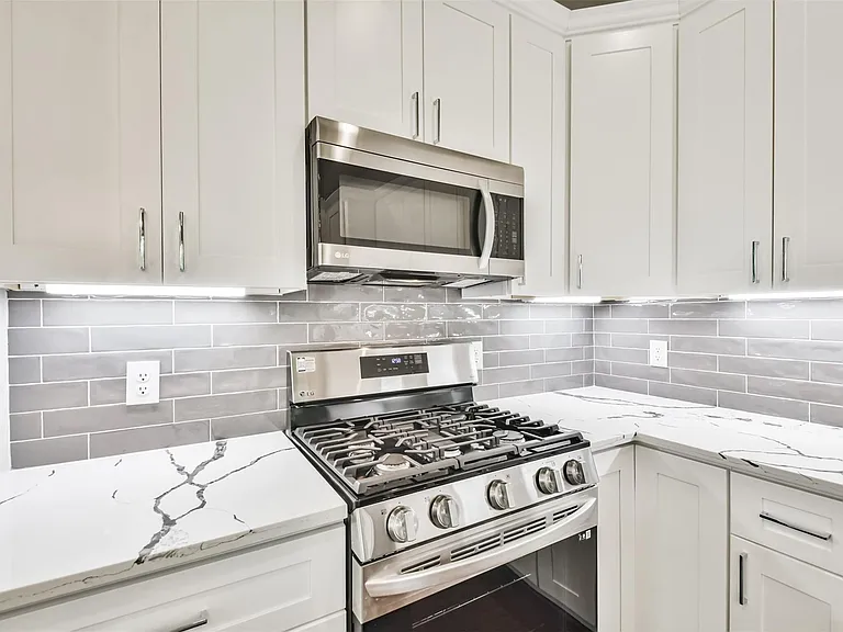 810 Mansfield St — Photo 20