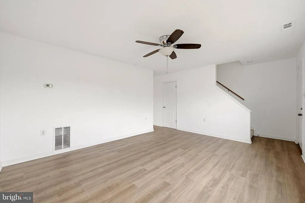 3 bed, 1.5 bath, 1120 sqft, $1,700 — Photo 4