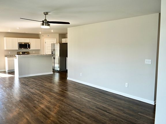 4th image of 4030 Hudson Ct SW