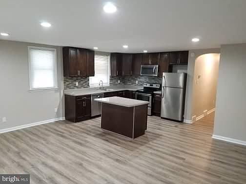 5th image of 3032 Holme Ave