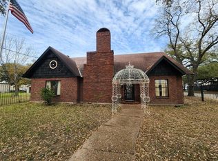 114 N 2nd St, Conroe, TX 77301