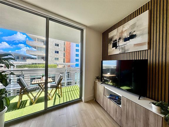 5th image of 90 NE 32nd St #613