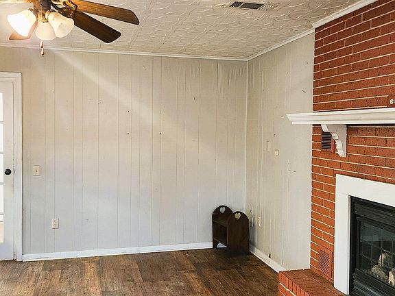 4th image of 951 Greenfield Rd