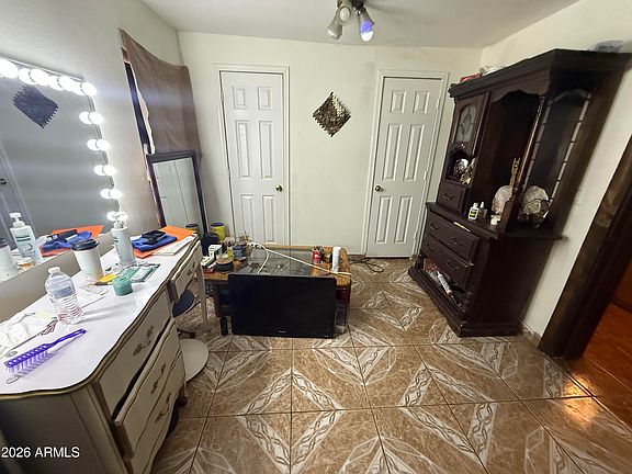 5th image of 902 S 30TH Drive