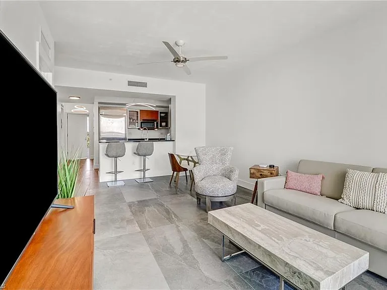 3000 Oasis Grand Blvd #606 — Photo 8