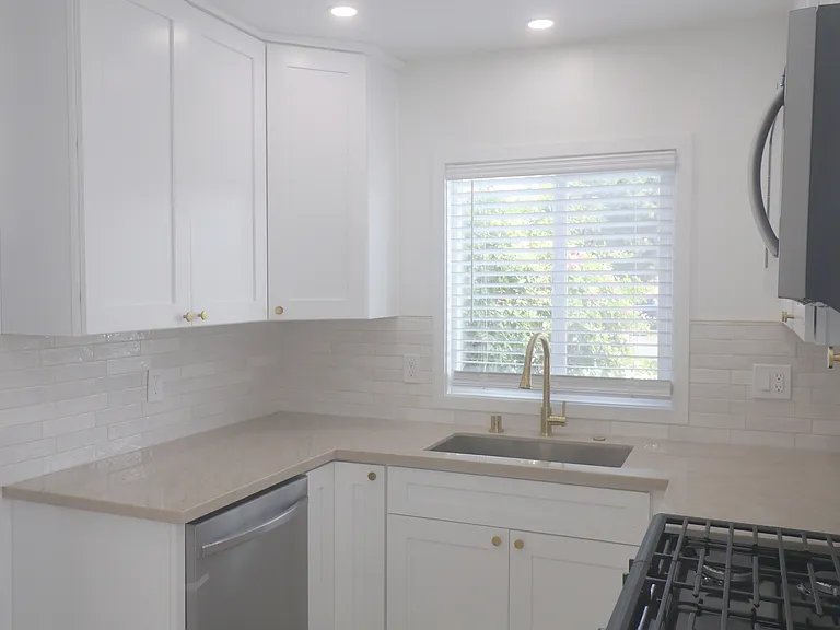 11610 Oxnard St #1 — Photo 15