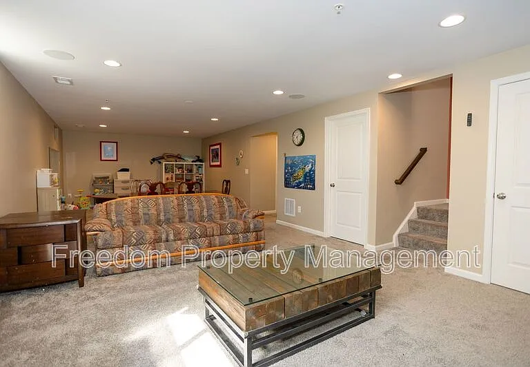 2425 Morgans Point Dr — Photo 48