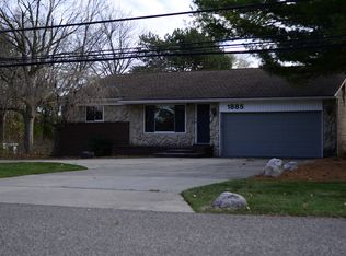 1885 Banmoor Dr, Troy, MI 48084