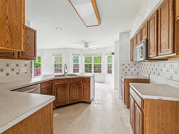 5th image of 111 Bonita Dr