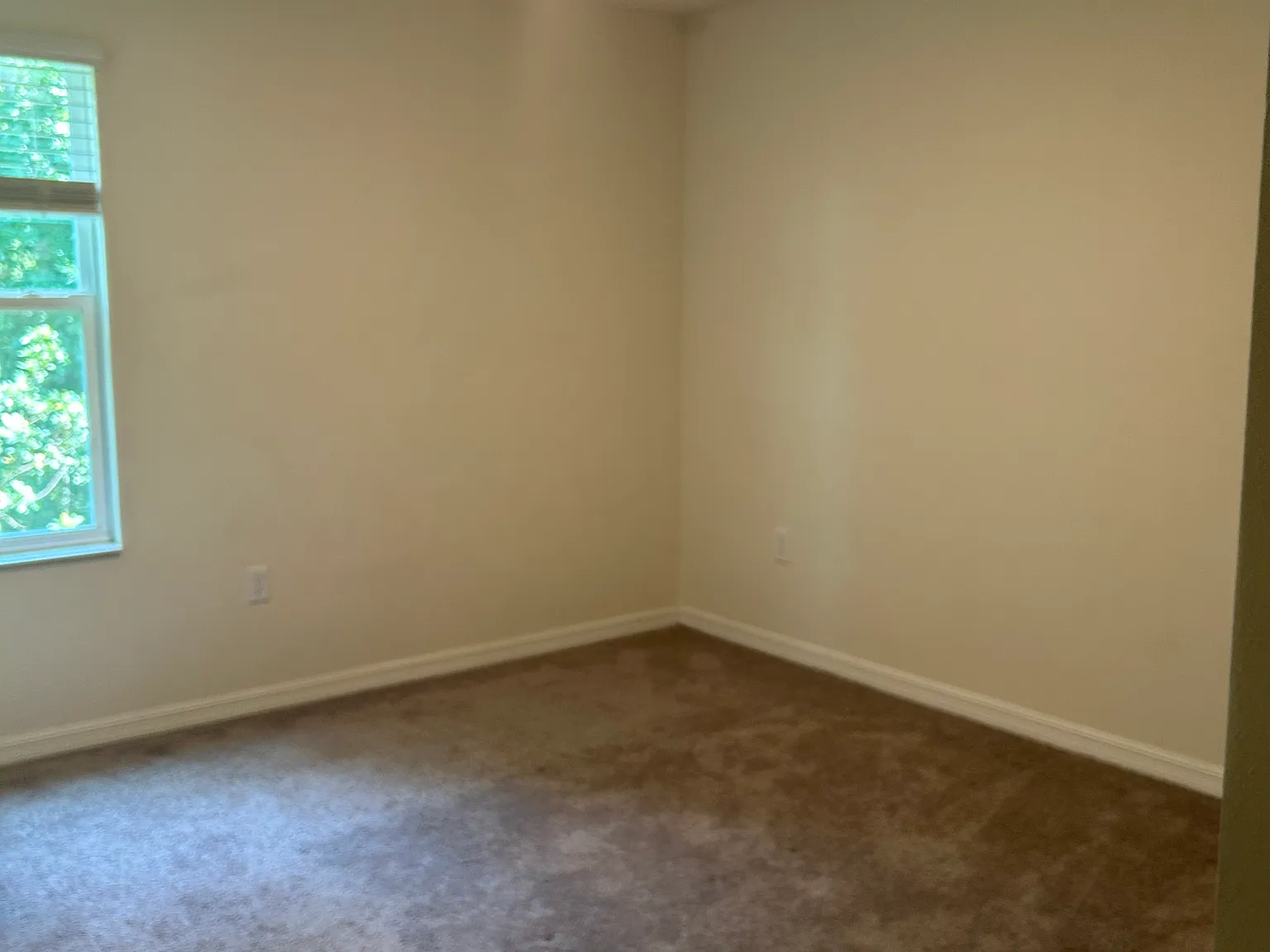 4 bed, 2043 sqft, $2,300 — Photo 4