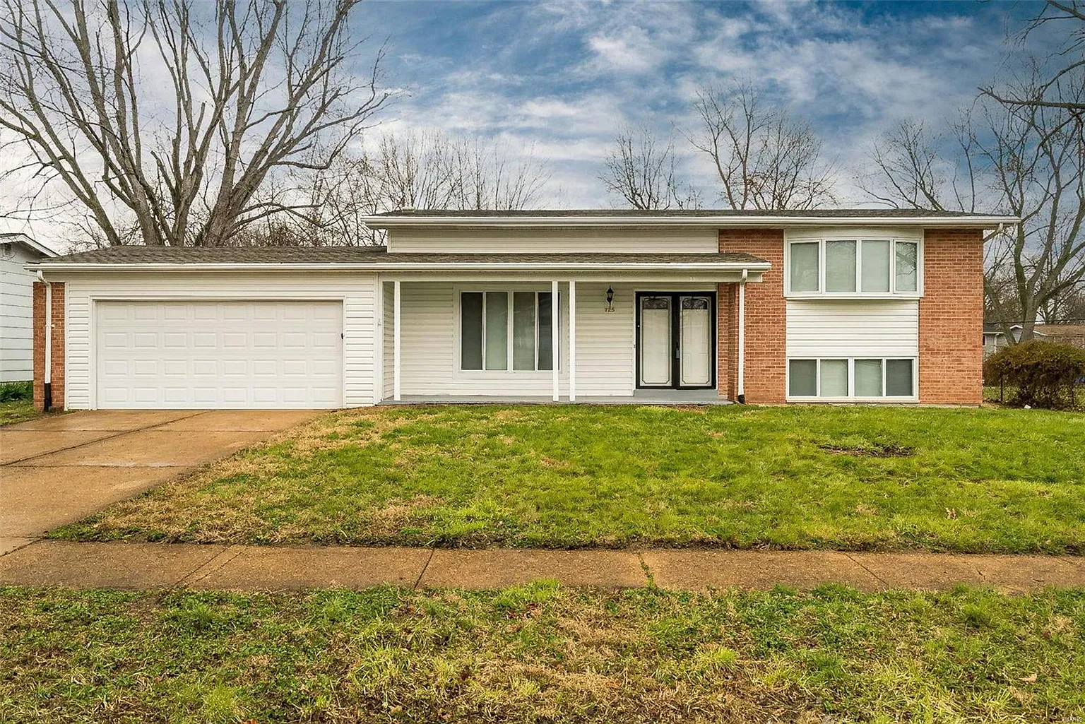 725 Charvel Dr photo 1