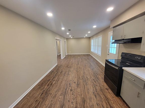 4th image of 3607 Redwood Dr