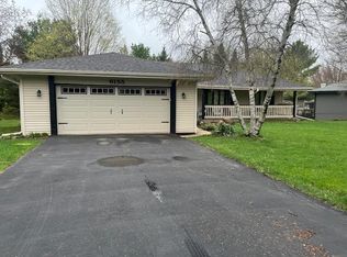 6155 Basin Dr, Loves Park, IL 61111
