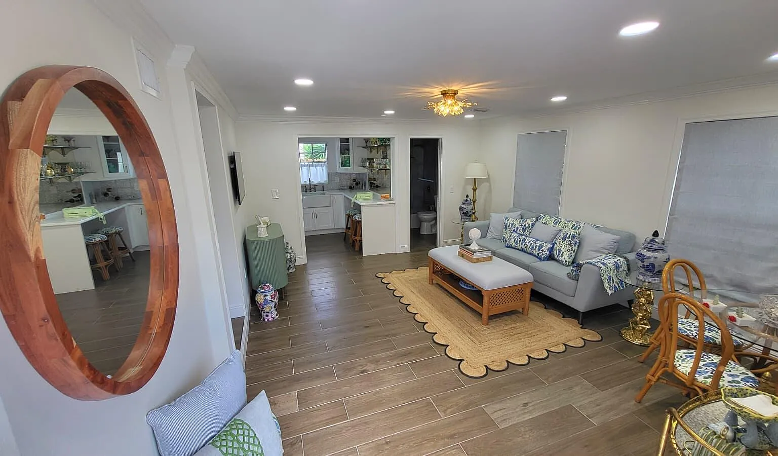 2 bed, 2.0 bath, 1090 sqft, $5,000 — Photo 4