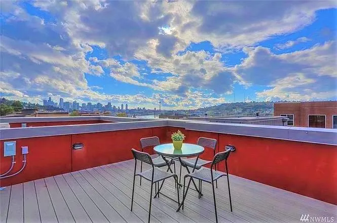 2319 Franklin Ave E #B — Photo 1