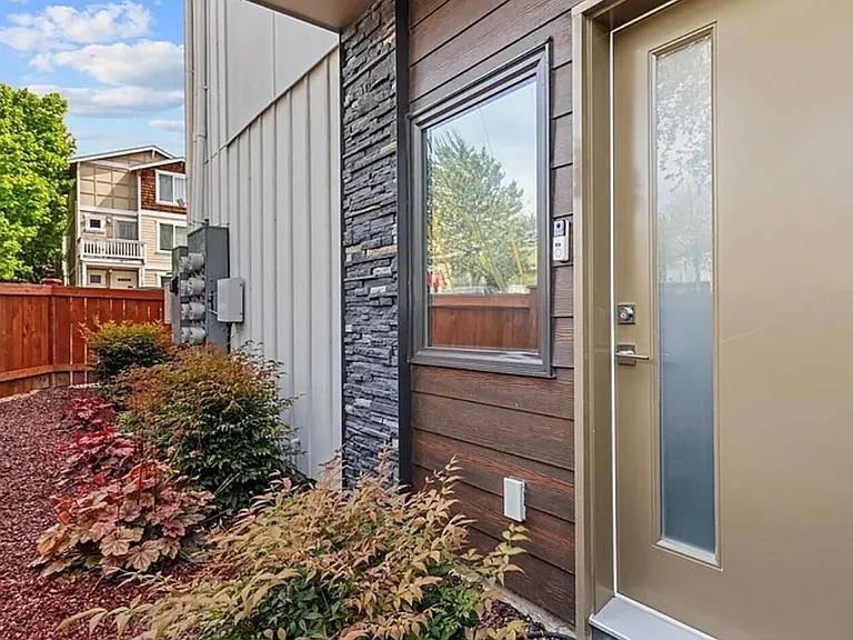 10710 Holman Rd NW #H — Photo 2