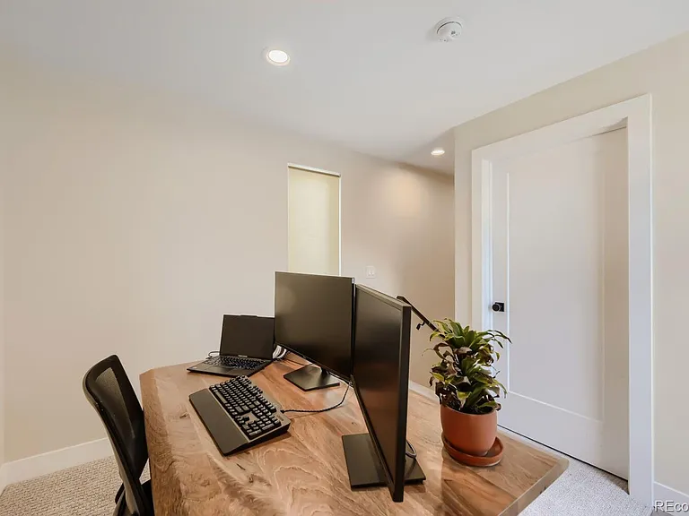 2730 N Clay St — Photo 10