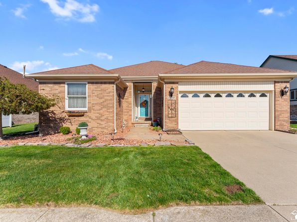 23657 Christopher Dr, Flat Rock, MI 48134