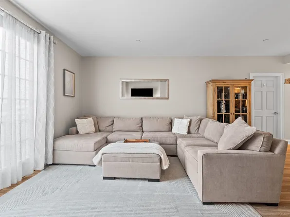 100 Shearwater Ct East image 1 of 36