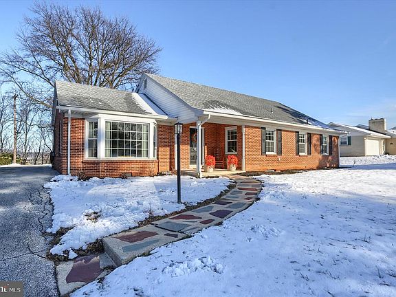 3rd image of 1465 Chapel Dr