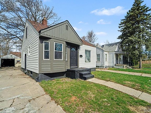 3rd image of 10147 Lanark St