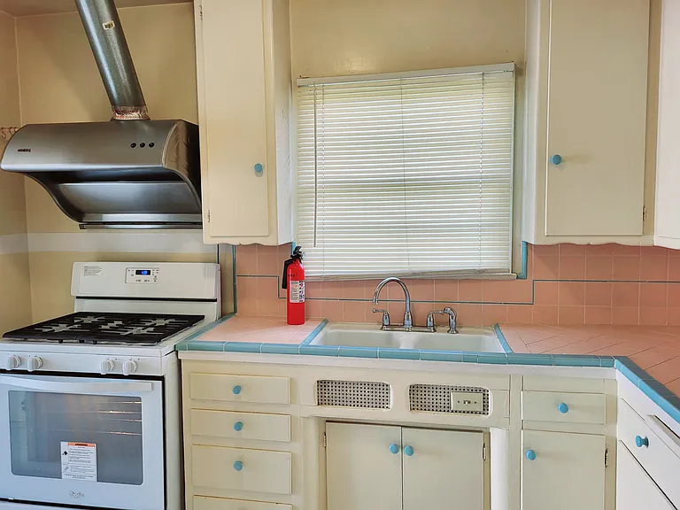 2563 Nina St — Photo 13