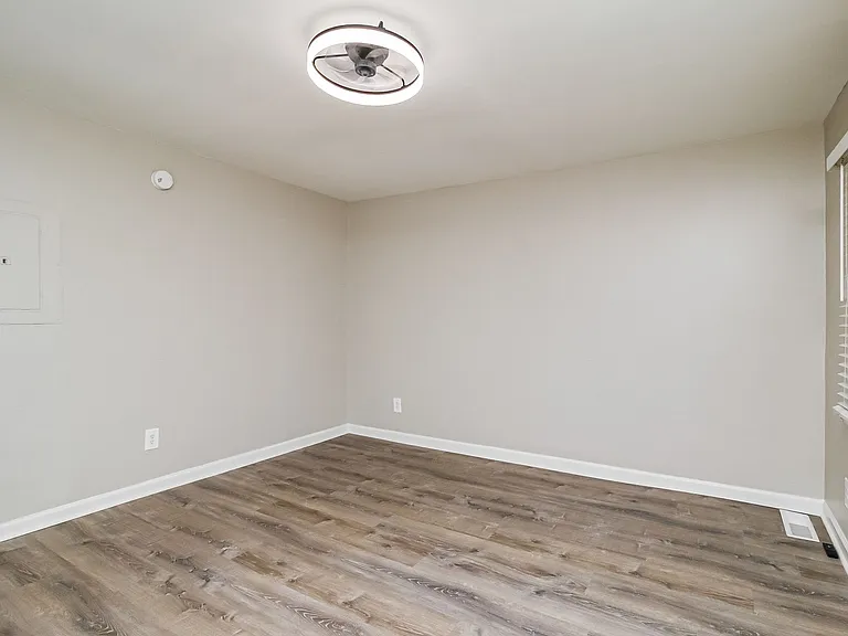 1097 Smith St SW — Photo 8